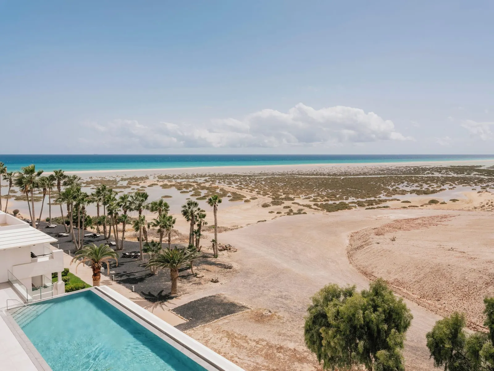 ZEL Fuerteventura: Looking over the pool to the Sotavento lagoon