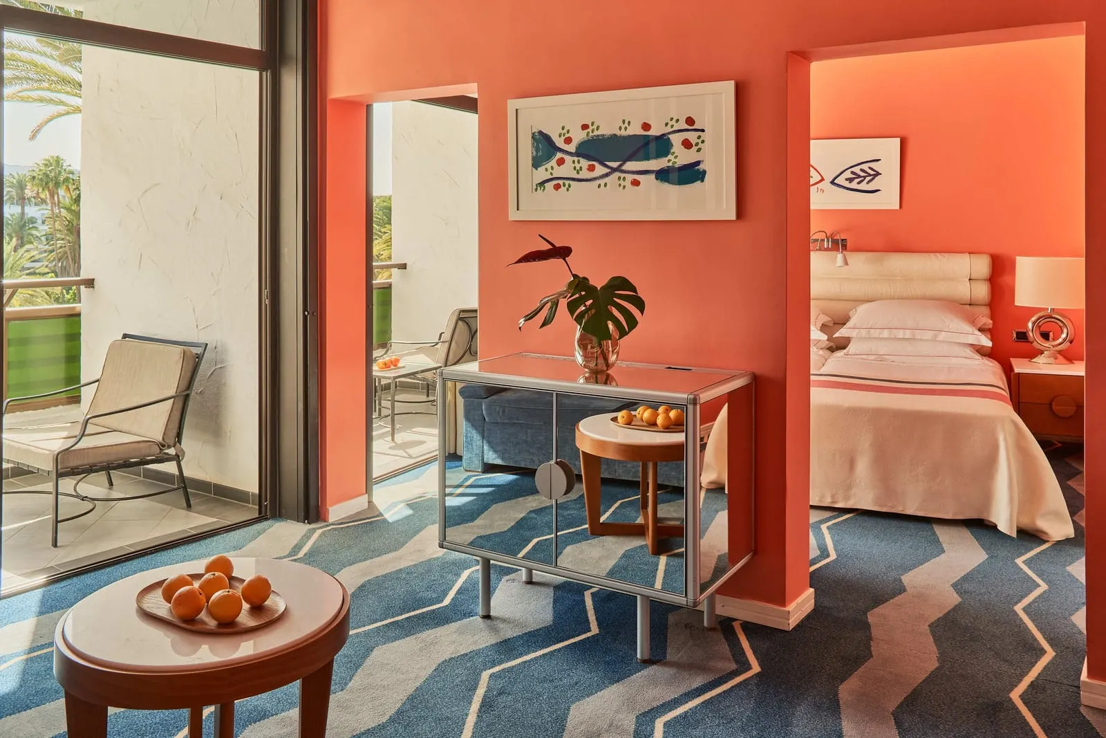 Seaside Palm Beach: A sitting room in coral and blue