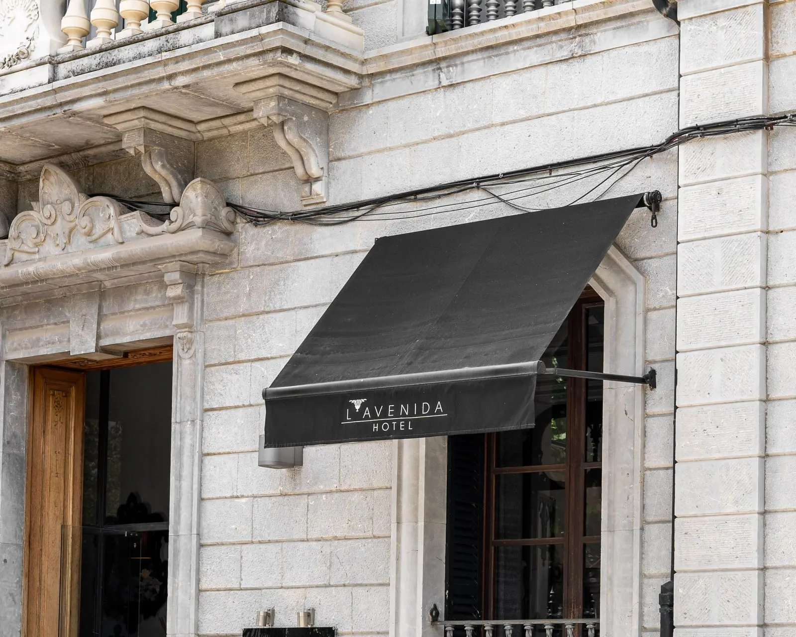 L'Avenida Hotel: The street front on Gran Via