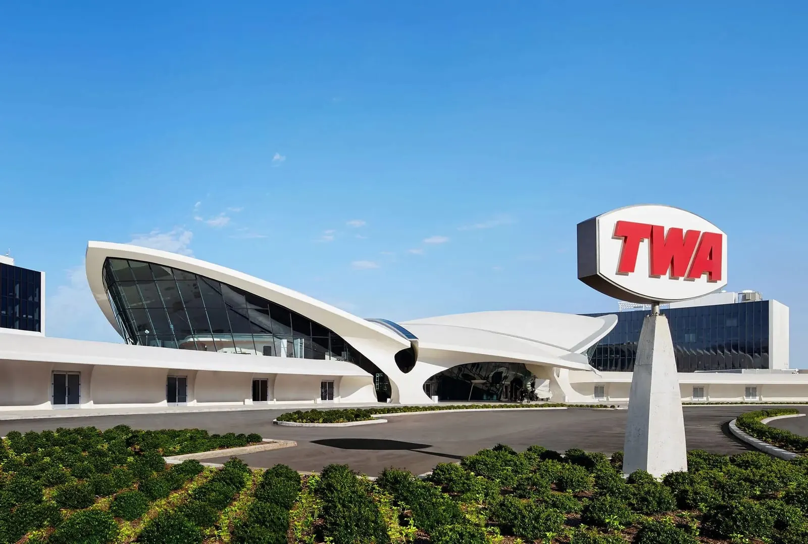 TWA Hotel: Eero Saarinen's 1962 TWA Flight Center