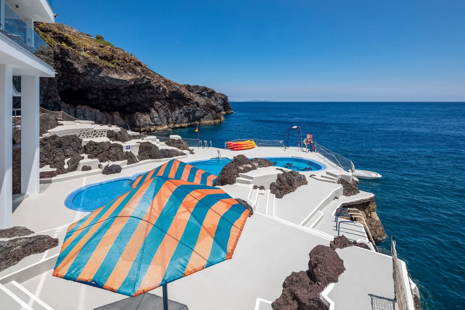 Sentido Galomar: The Lido Galomar pools on the volcanic rock