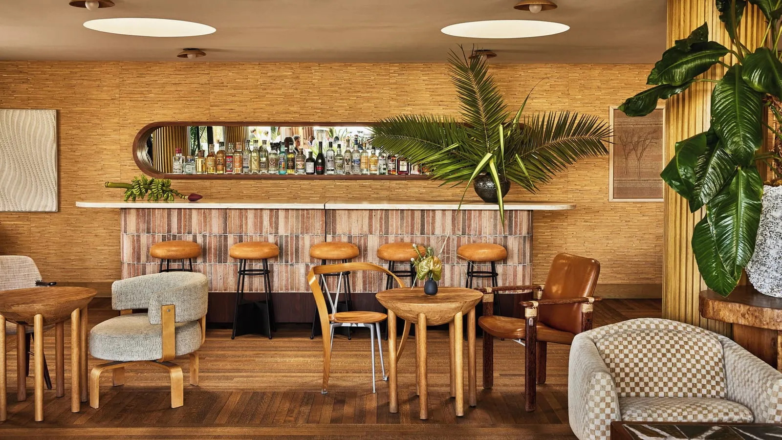 Santa Monica Proper Hotel: Calabra's indoor bar on the roof