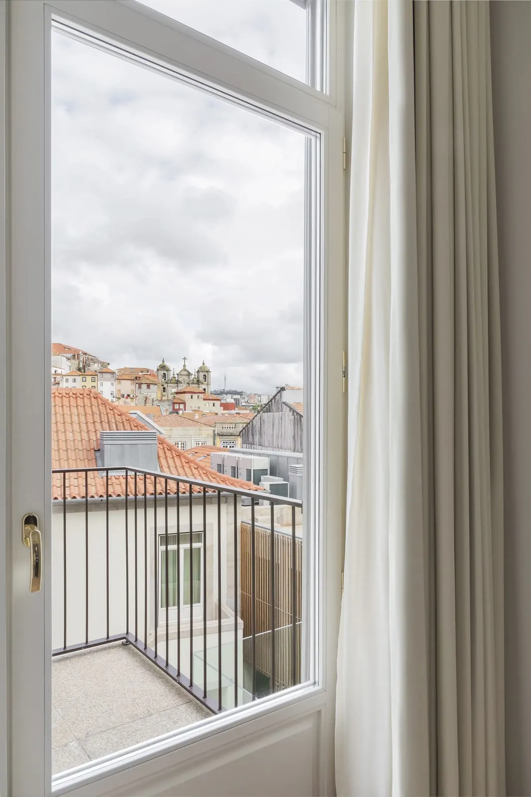 Casa da Companhia: A balcony over the rooftops