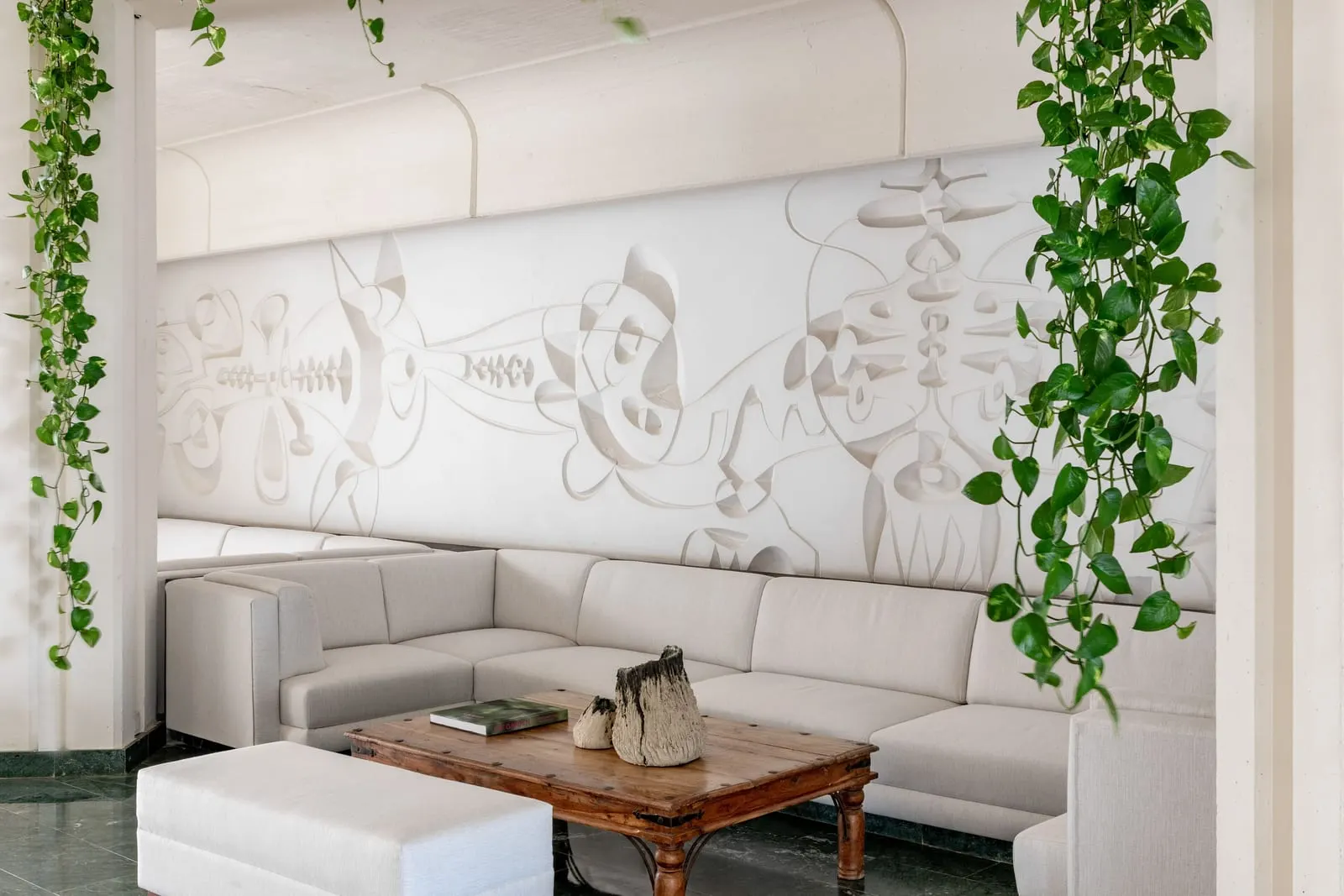 Paradisus Salinas Lanzarote: A white Manrique relief mural in the lobby
