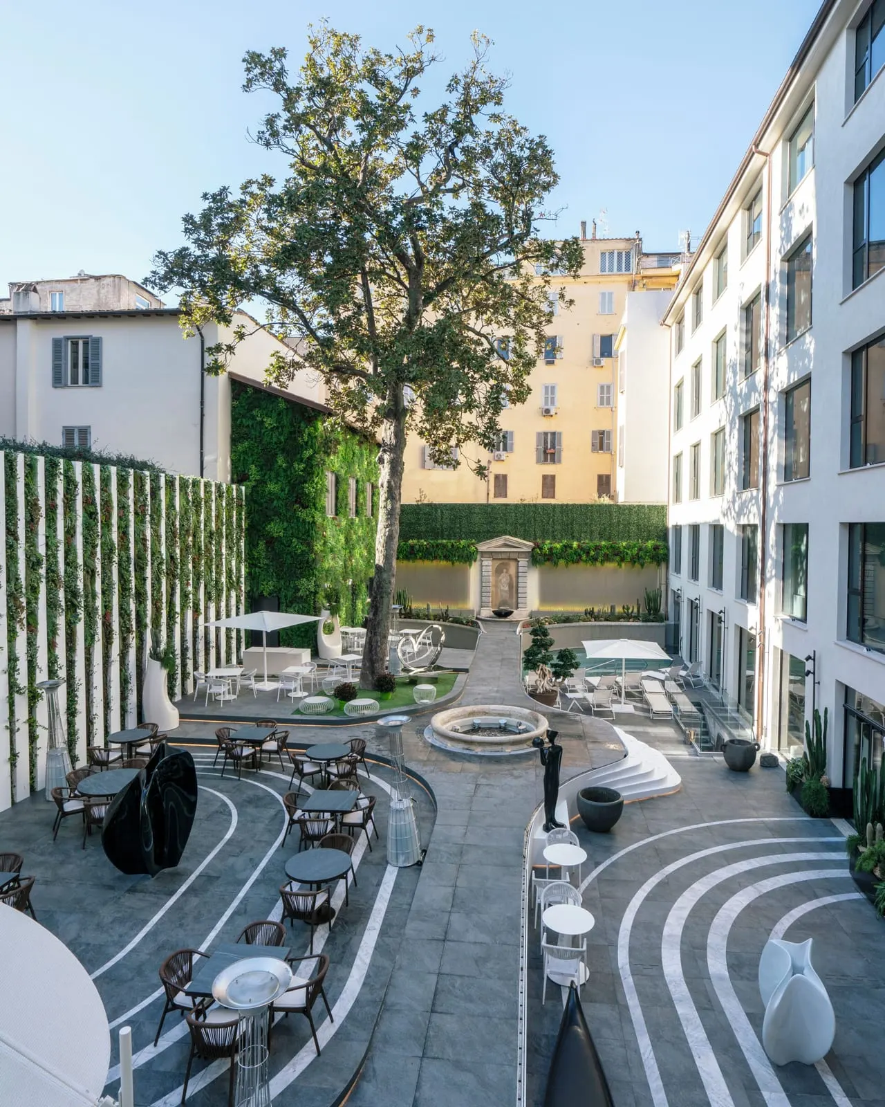 ROMEO Roma: Il Cortile