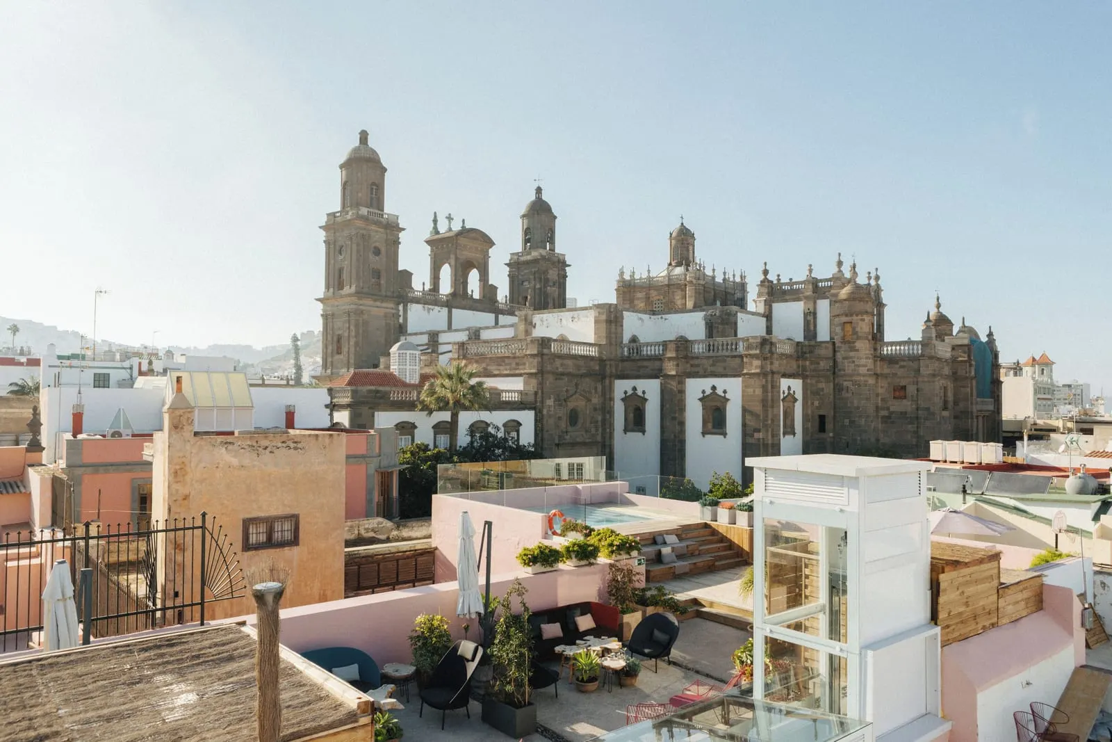 Hotel Veintiuno: The roof terrace below the cathedral's towers and dome