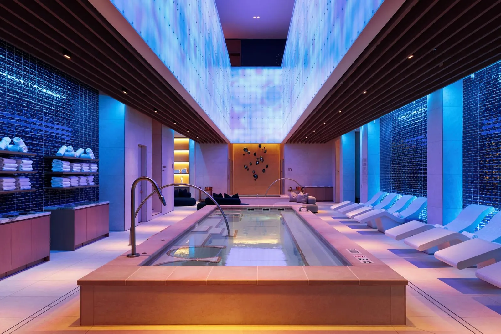 Fontainebleau Las Vegas: The pool and loungers inside Lapis Spa
