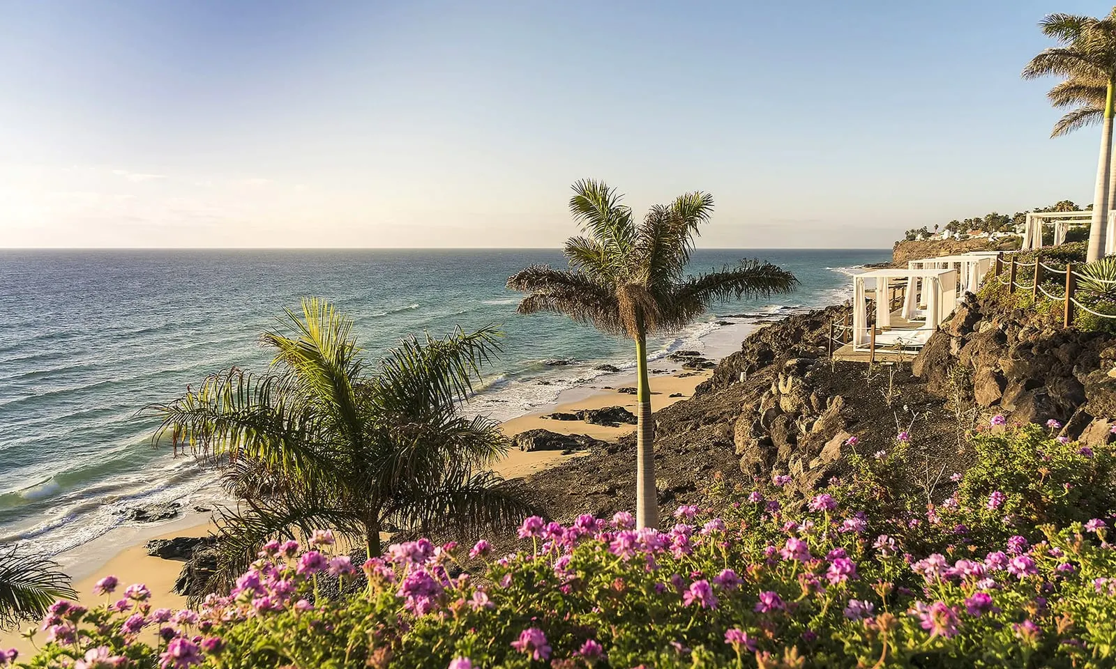 Royal Palm Resort & Spa: Playa de Esquinzo below the gardens