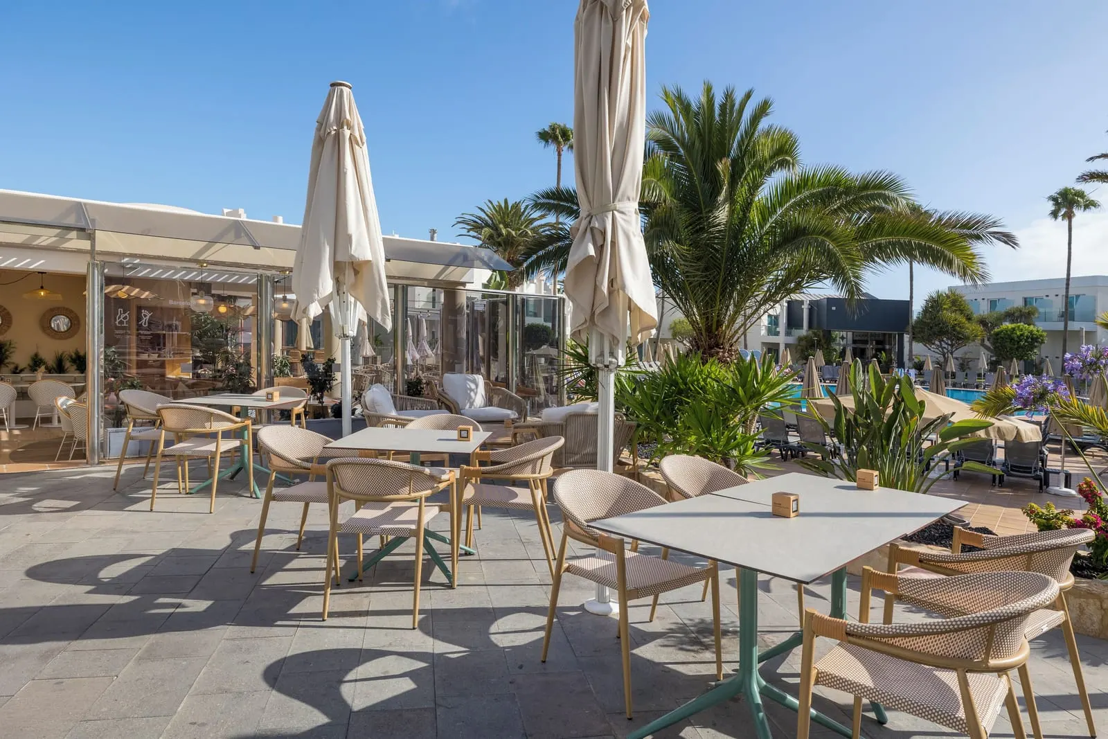 Barceló Corralejo Sands: Tables on the terrace beside the pool