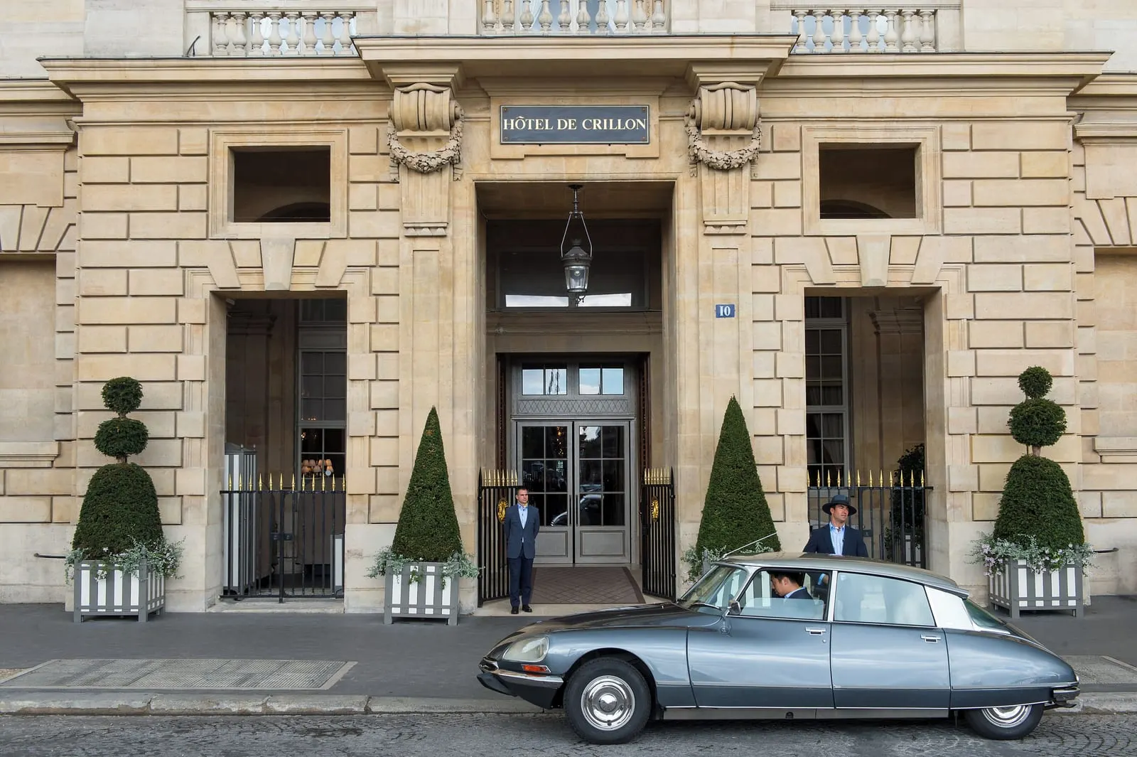Hôtel de Crillon, A Rosewood Hotel: The entrance at 10 Place de la Concorde