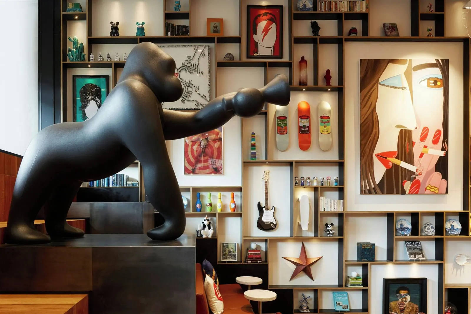 citizenM New York Bowery: The living room, hung with art
