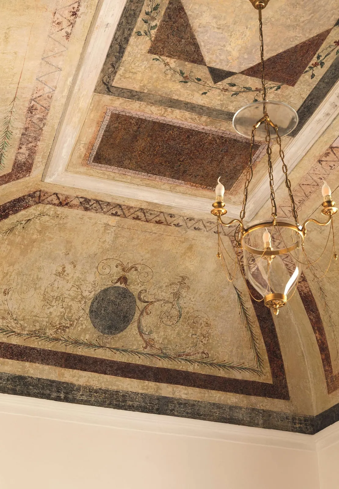 Caruso, A Belmond Hotel: A frescoed ceiling in the palazzo