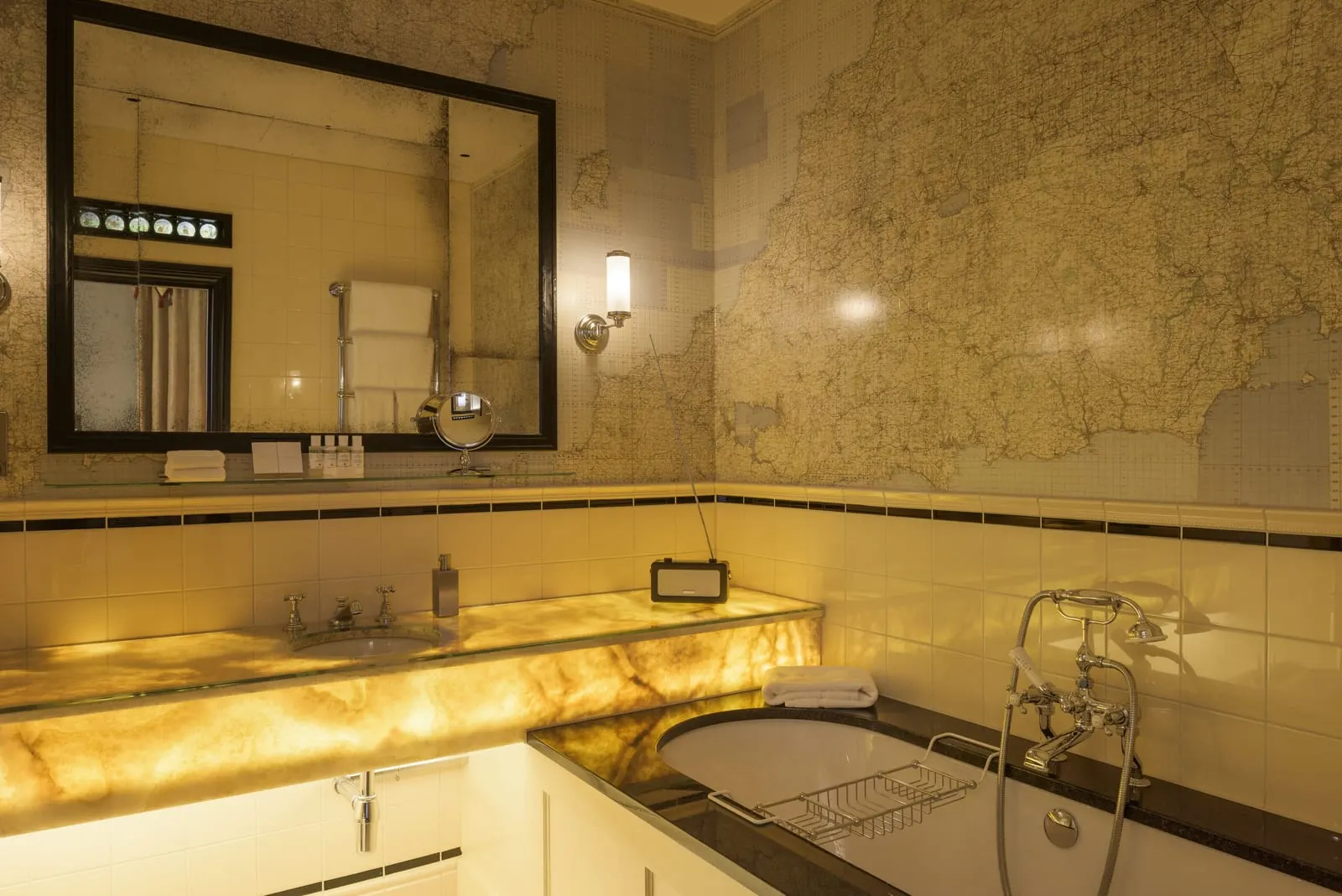 The Zetter Marylebone: A backlit onyx bath