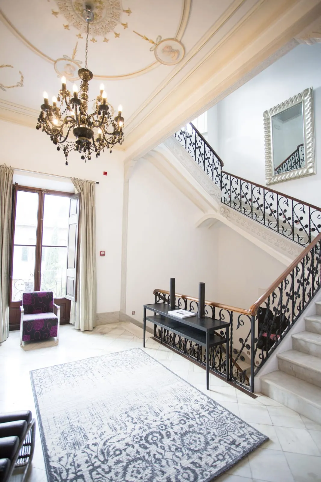 L'Avenida Hotel: The staircase and its landing