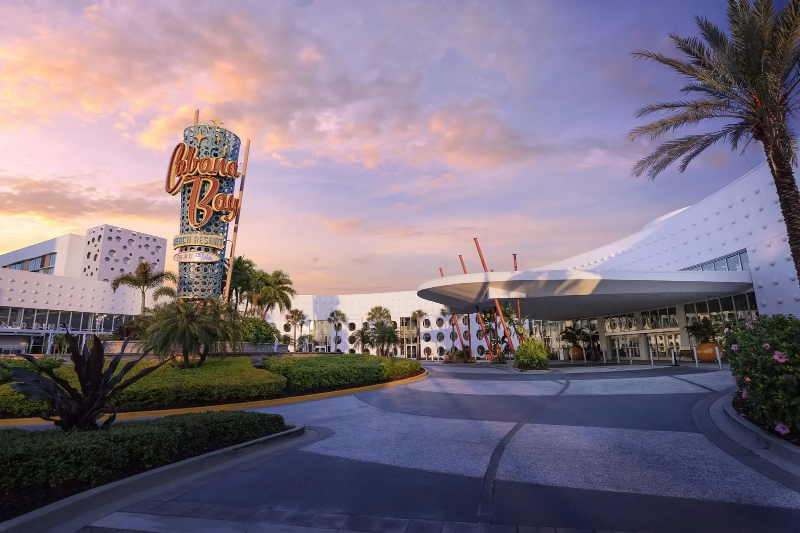 Universal Cabana Bay Beach Resort: The retro resort sign by the lobby entrance