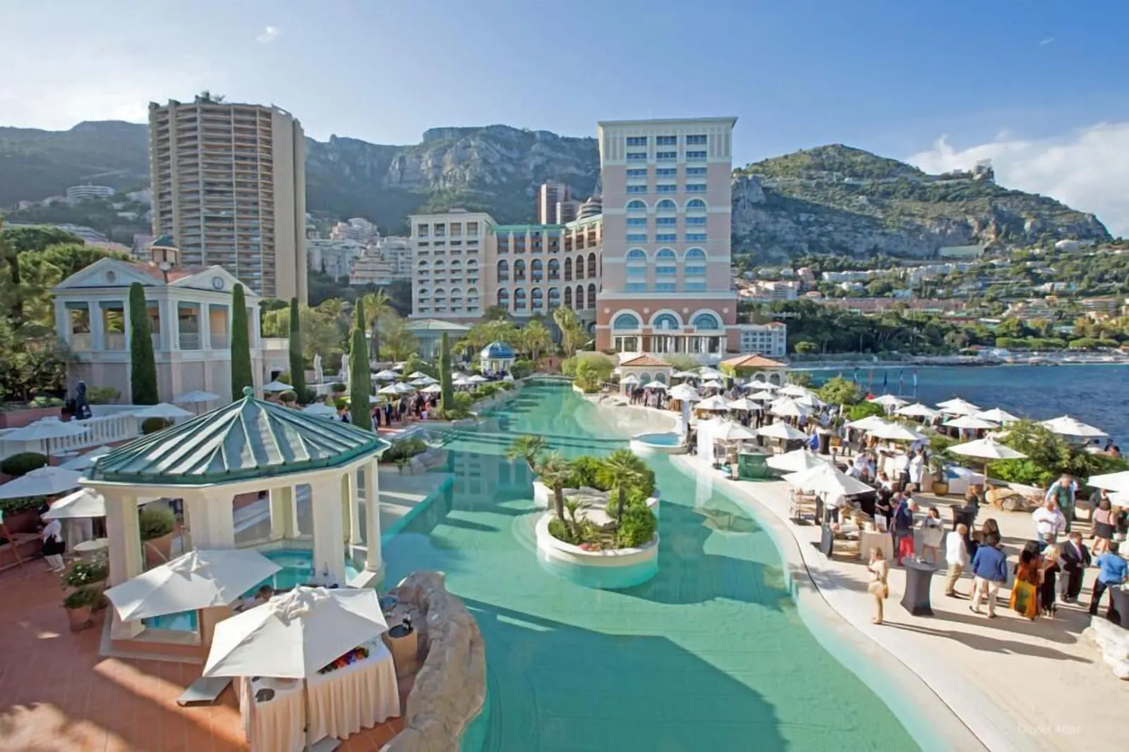 Monte-Carlo Bay Hotel & Resort: The central pool