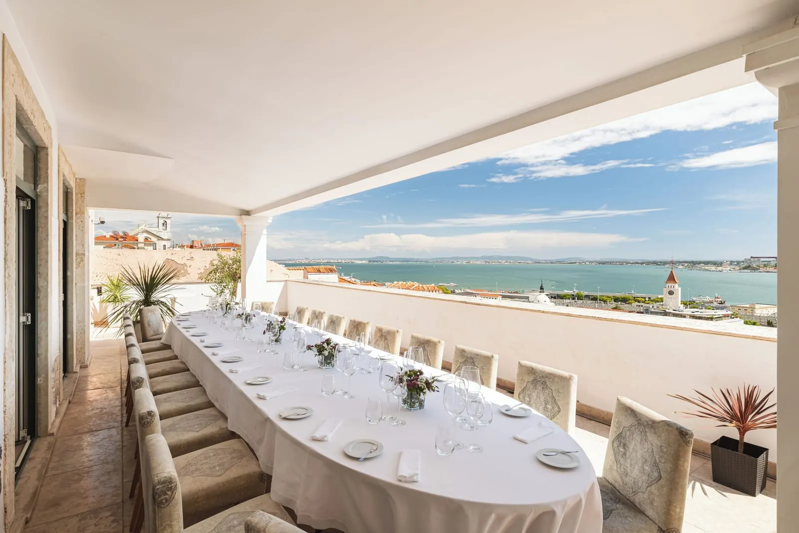 Verride Palácio Santa Catarina: Dining table with a Tagus view