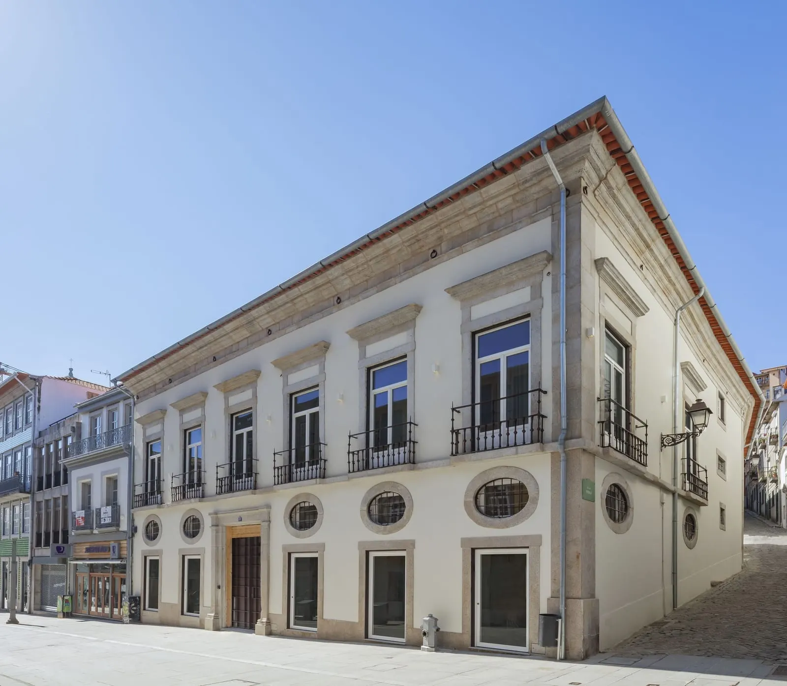 Casa da Companhia: The 16th-century facade on Rua das Flores