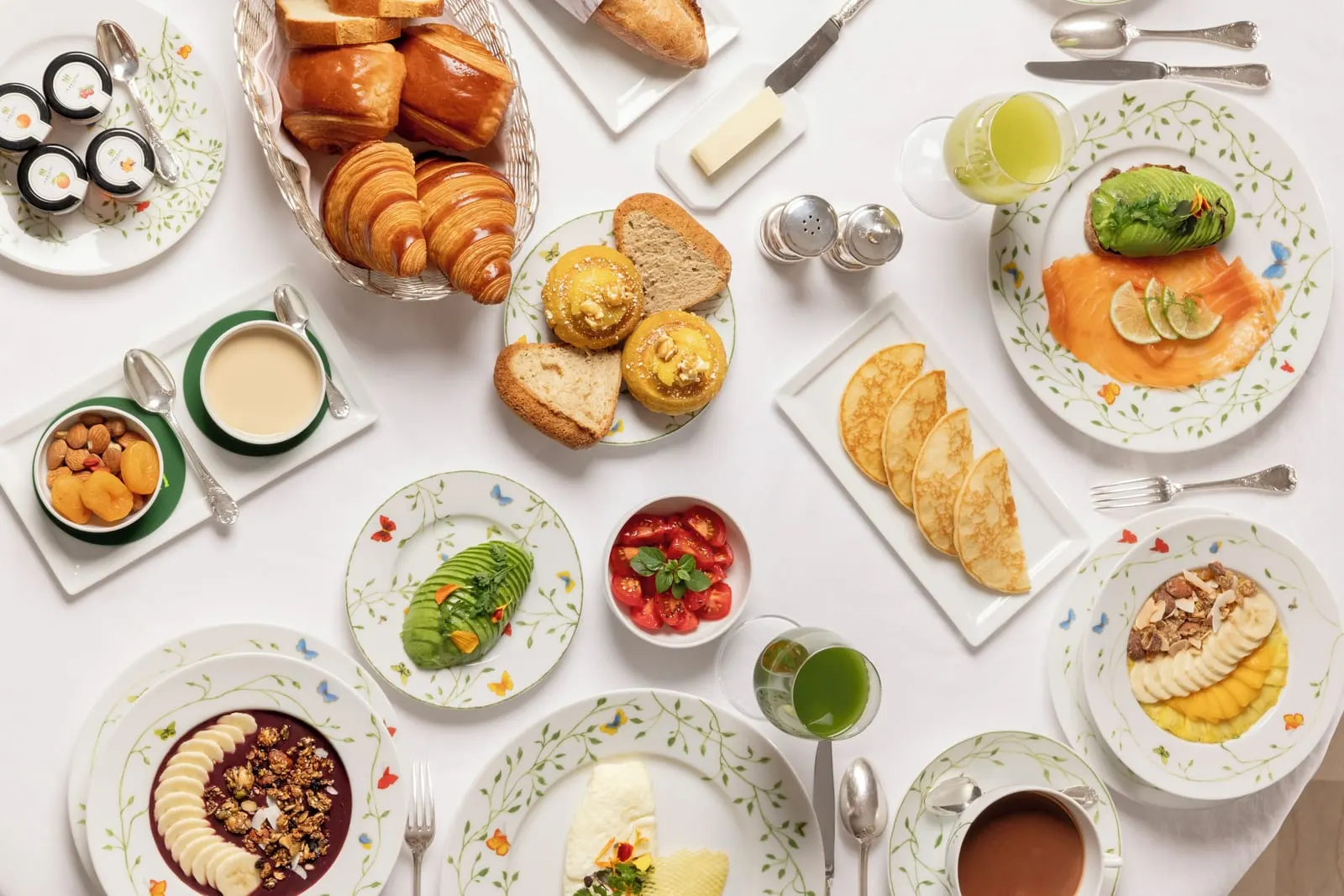Le Bristol Paris: Breakfast of pastries, smoked salmon and fruit