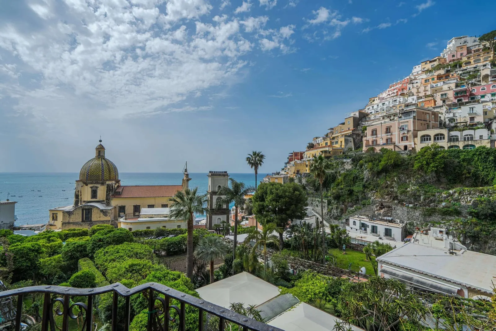 Palazzo Murat: Over the garden to the church dome and sea
