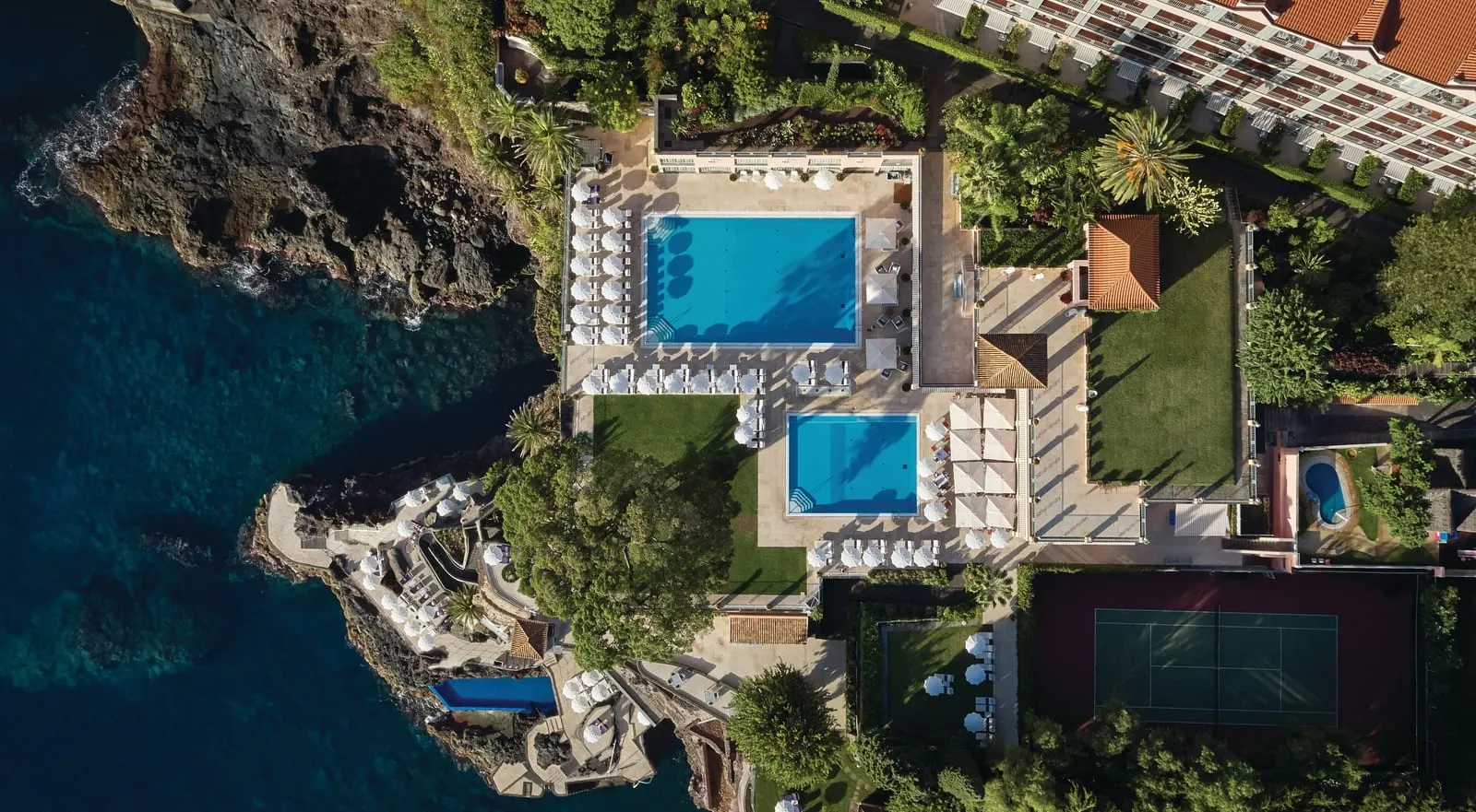 Reid's Palace, A Belmond Hotel: The pools on the cliff terraces from above