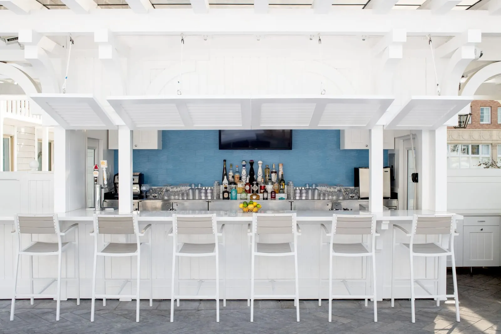 Shutters on the Beach: The bar beside the pool