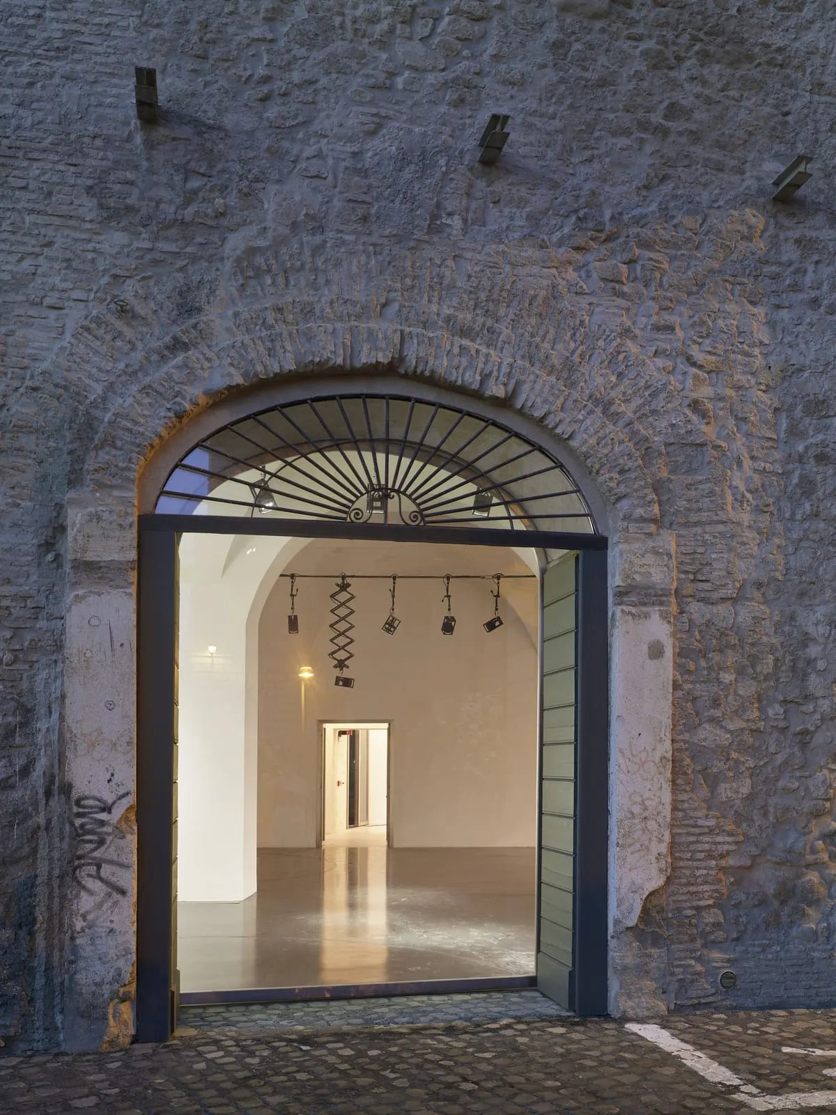 Rhinoceros Roma: Steel and glass dropped into a brick arch
