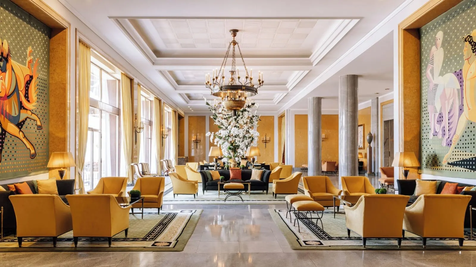Four Seasons Hotel Ritz Lisbon: The lobby