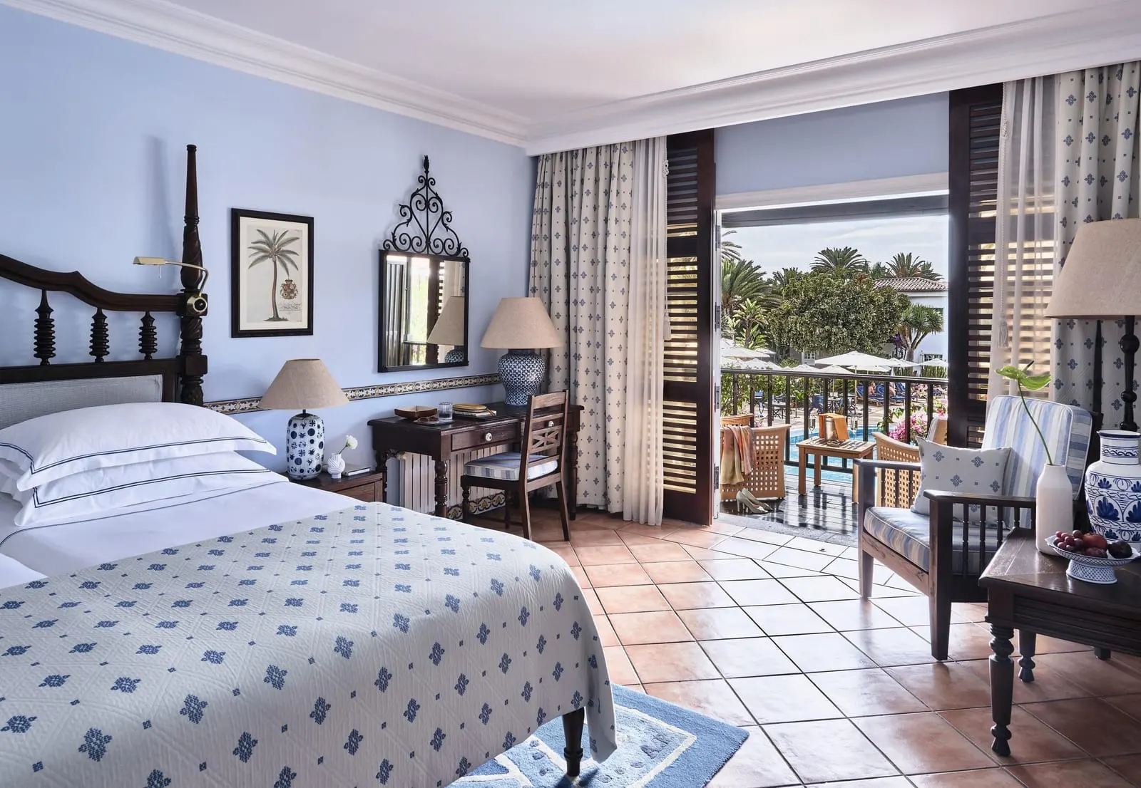 Seaside Grand Hotel Residencia: A Deluxe Room opening onto the pool