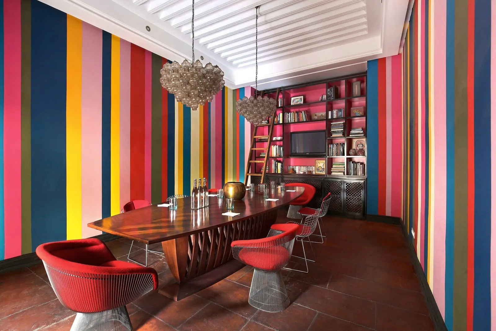El Fenn: Walls painted in floor to ceiling stripes