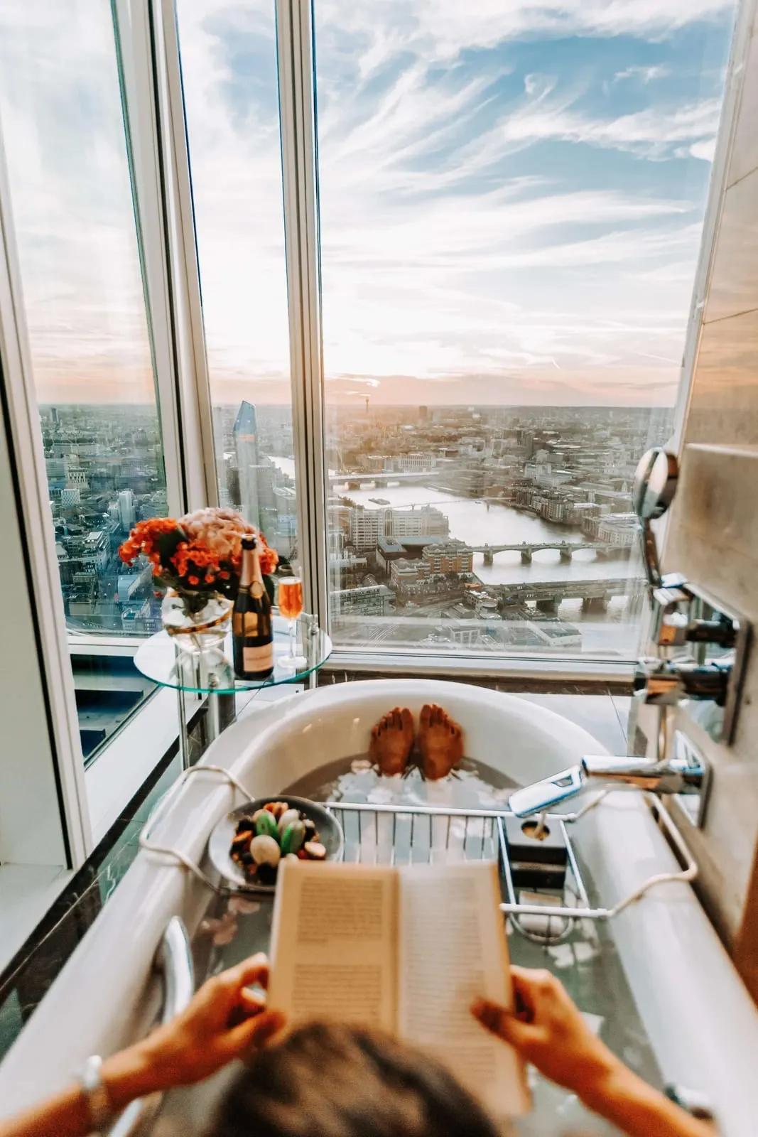 Shangri-La The Shard, London: Breakfast against the glass