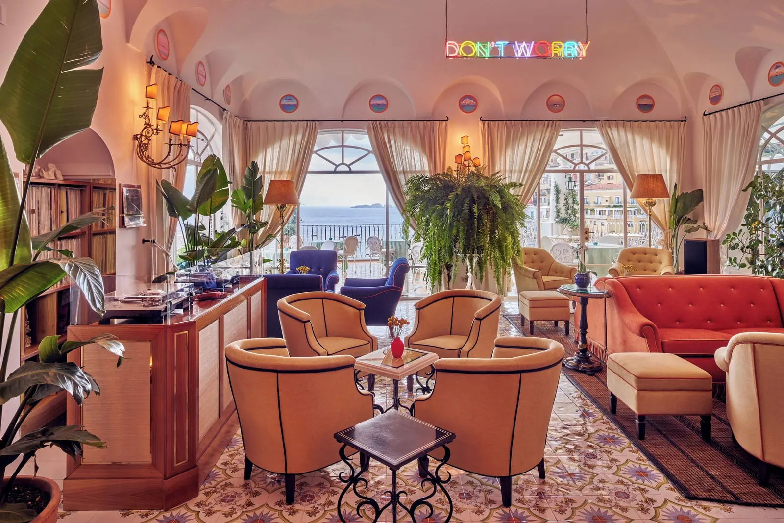 Le Sirenuse: The Don't Worry Bar under its neon sign