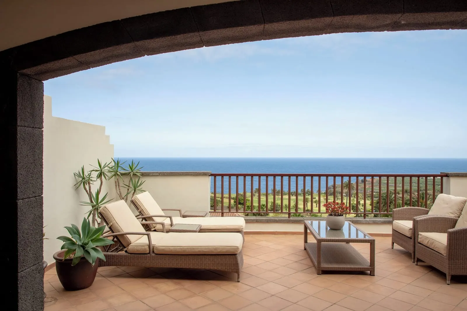 Hacienda del Conde: Balcony over the ocean
