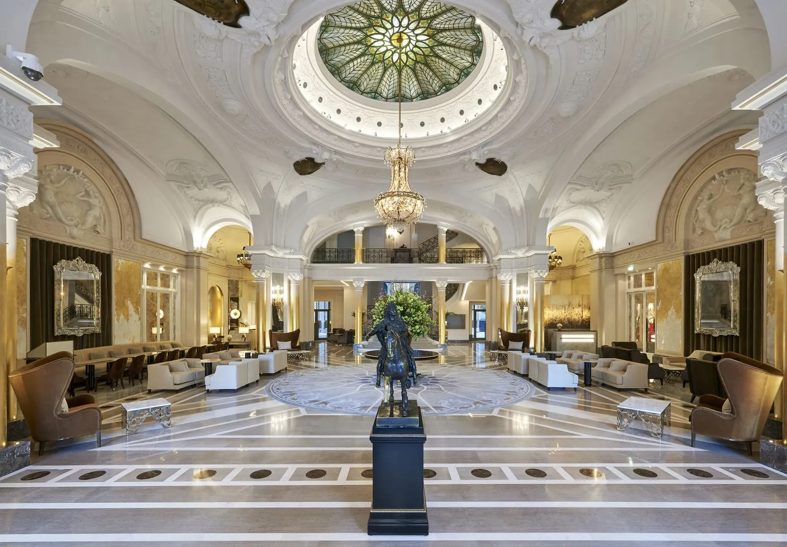 Hôtel de Paris Monte-Carlo: The lobby