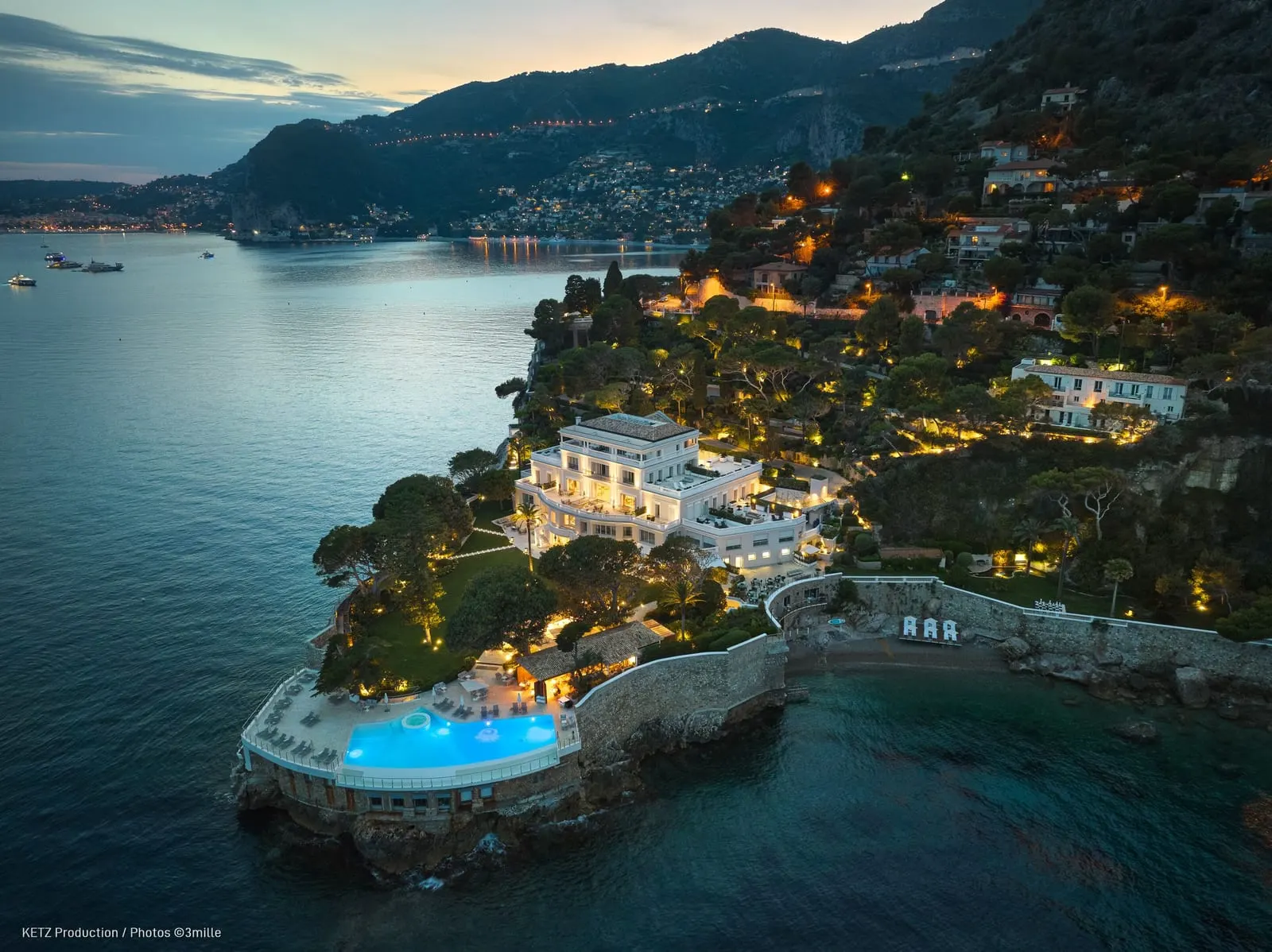 Cap Estel: The peninsula and pool at dusk