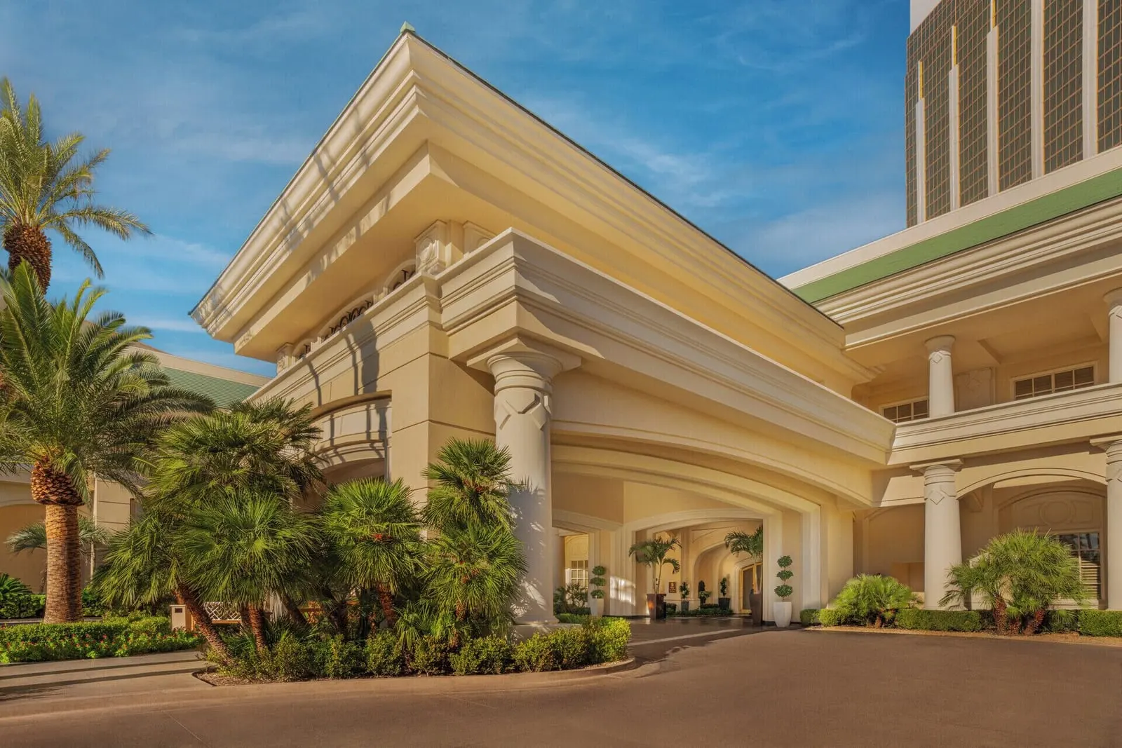 Four Seasons Hotel Las Vegas: The hotel's private entrance, framed by palms