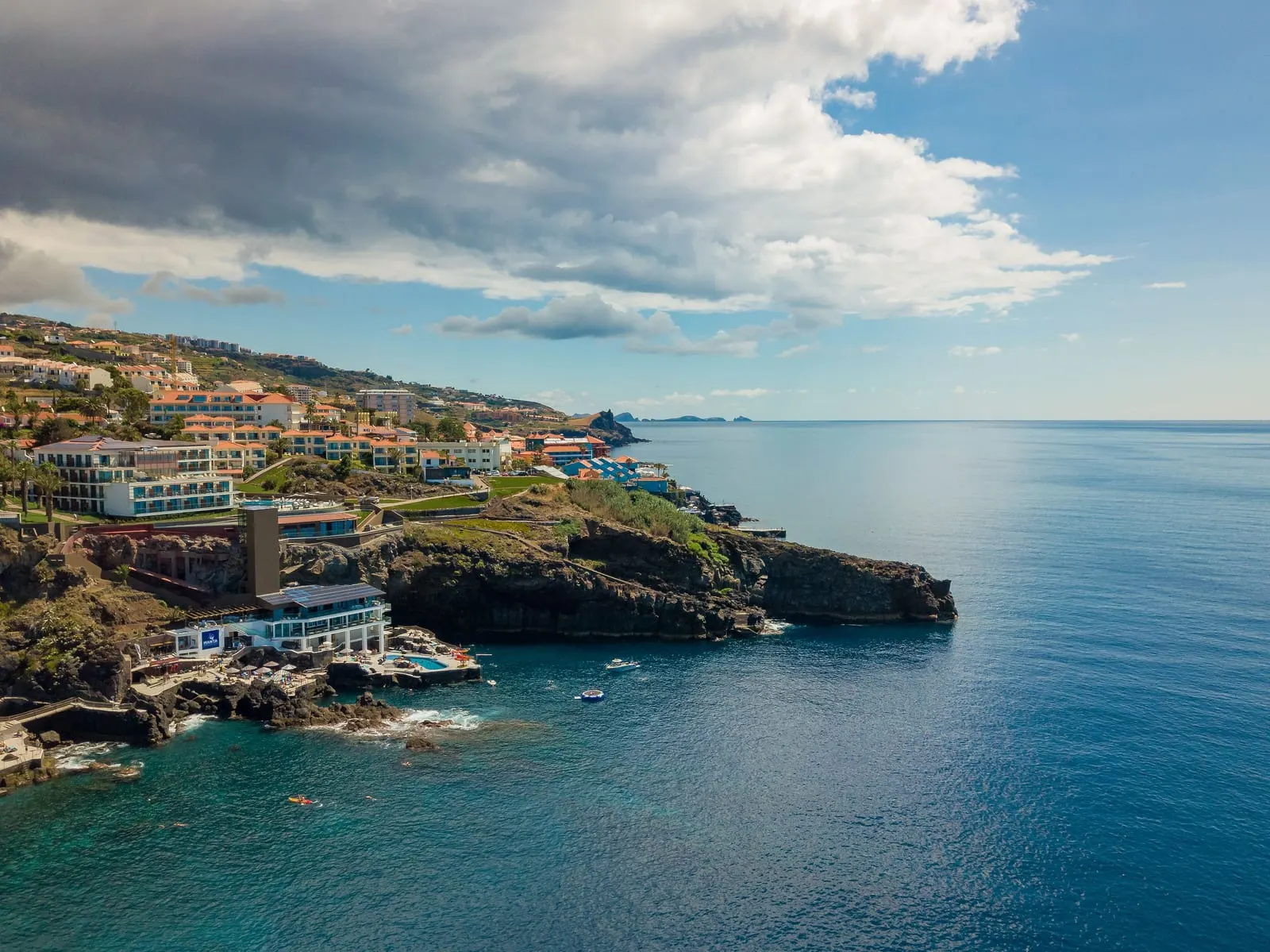 Sentido Galomar: The cliffs of Caniço de Baixo and the open sea