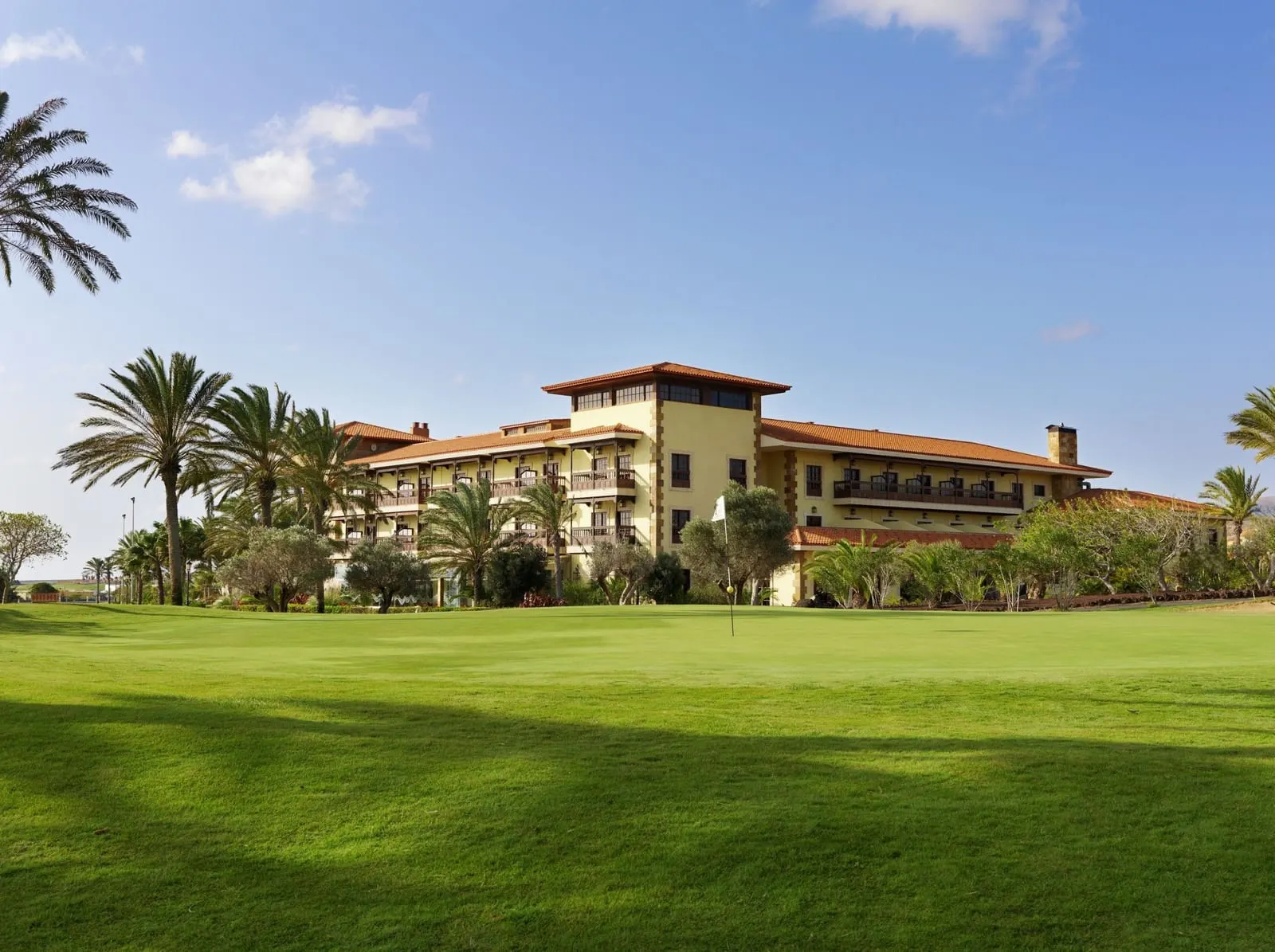 Elba Palace Golf Boutique Hotel: The hotel across the course