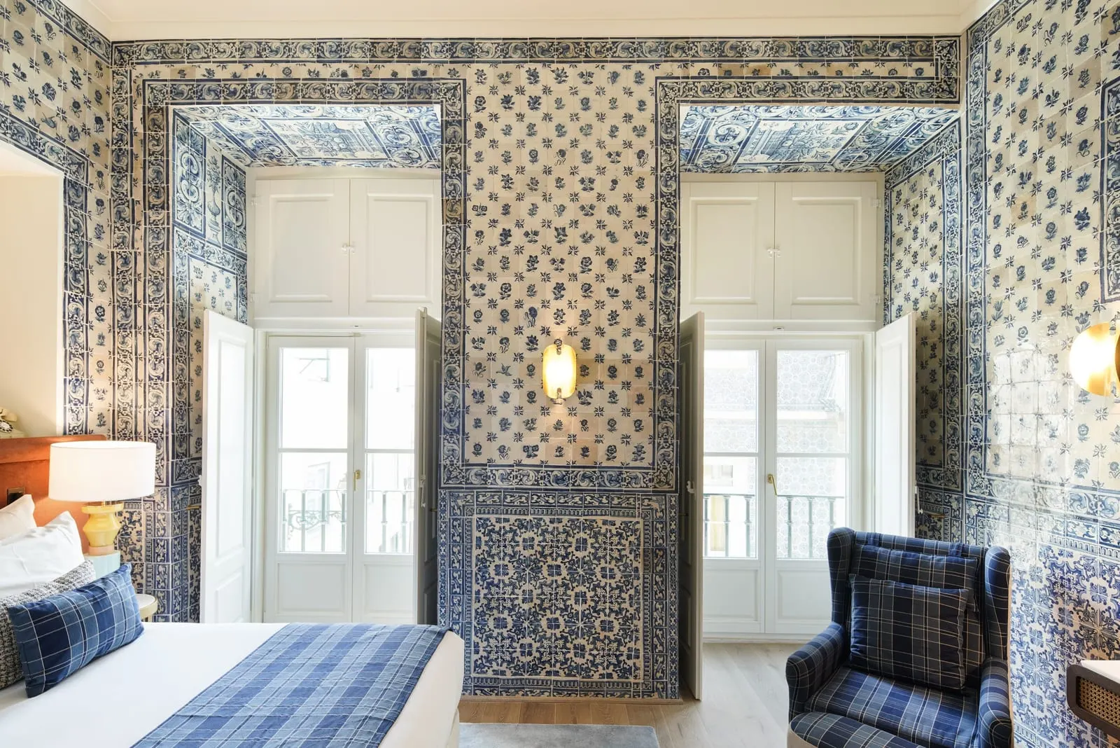 Palácio Ludovice: Azulejo-lined bedroom