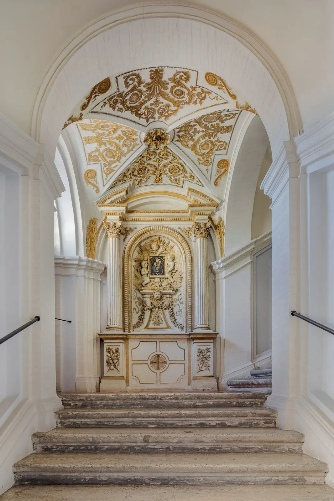 Donna Camilla Savelli: An altar in the convent church