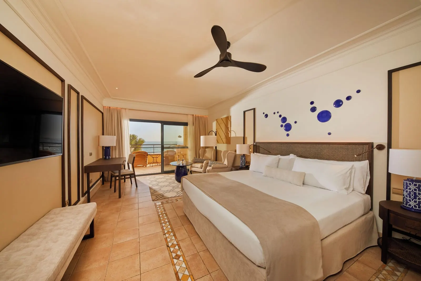 Secrets Bahía Real Resort & Spa: A bedroom opening onto its balcony