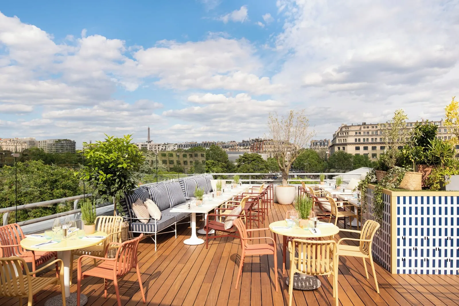 Hôtel Molitor Paris: The summer rooftop with the Eiffel Tower in view