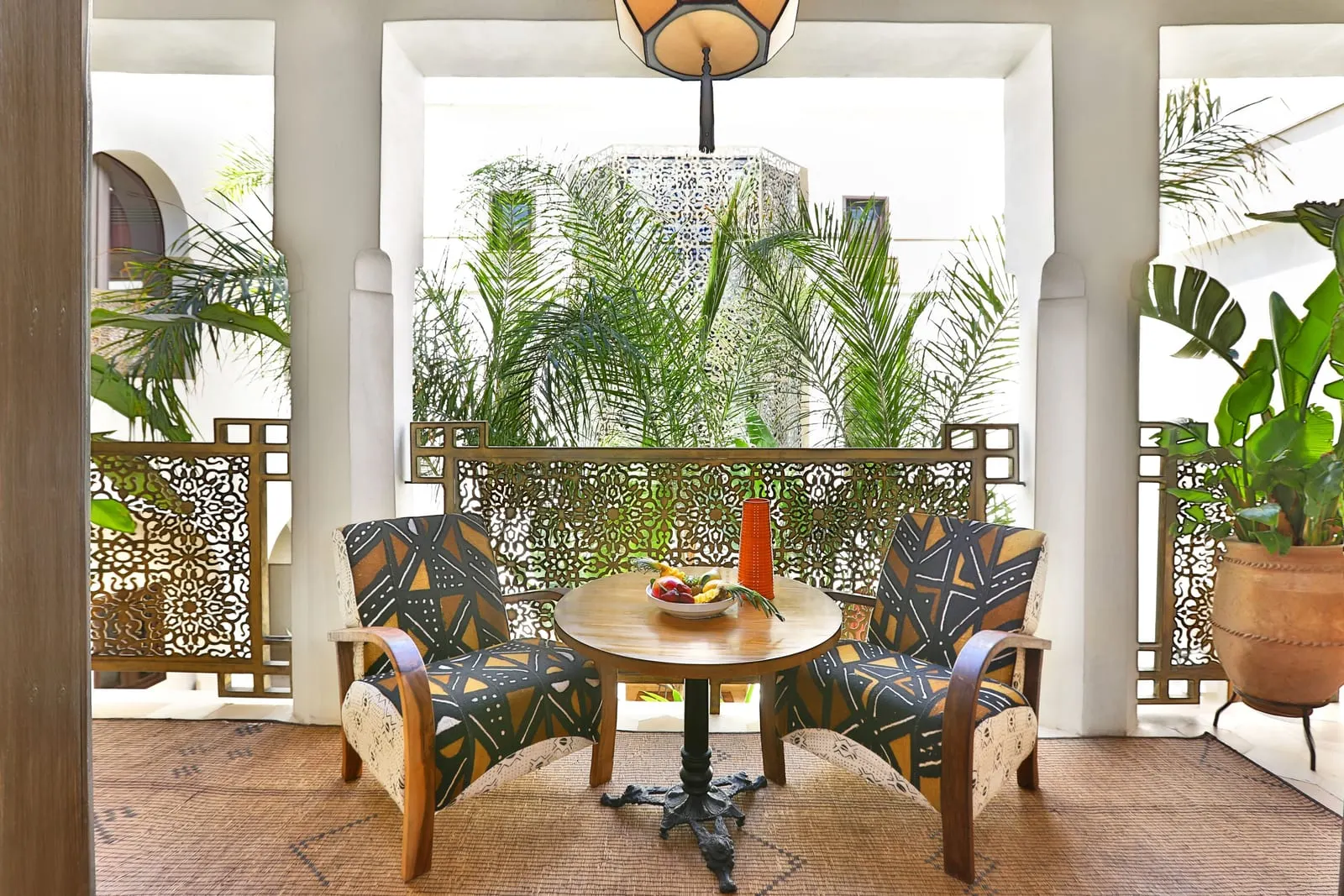 Dar Kandi: A shaded gallery seat above the patio
