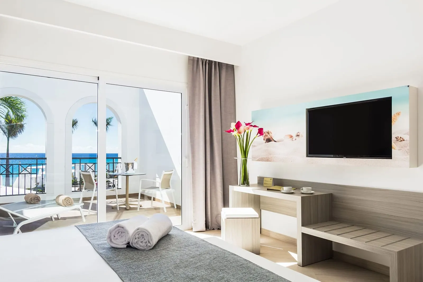 Royal Palm Resort & Spa: A Superior Double opening onto its terrace