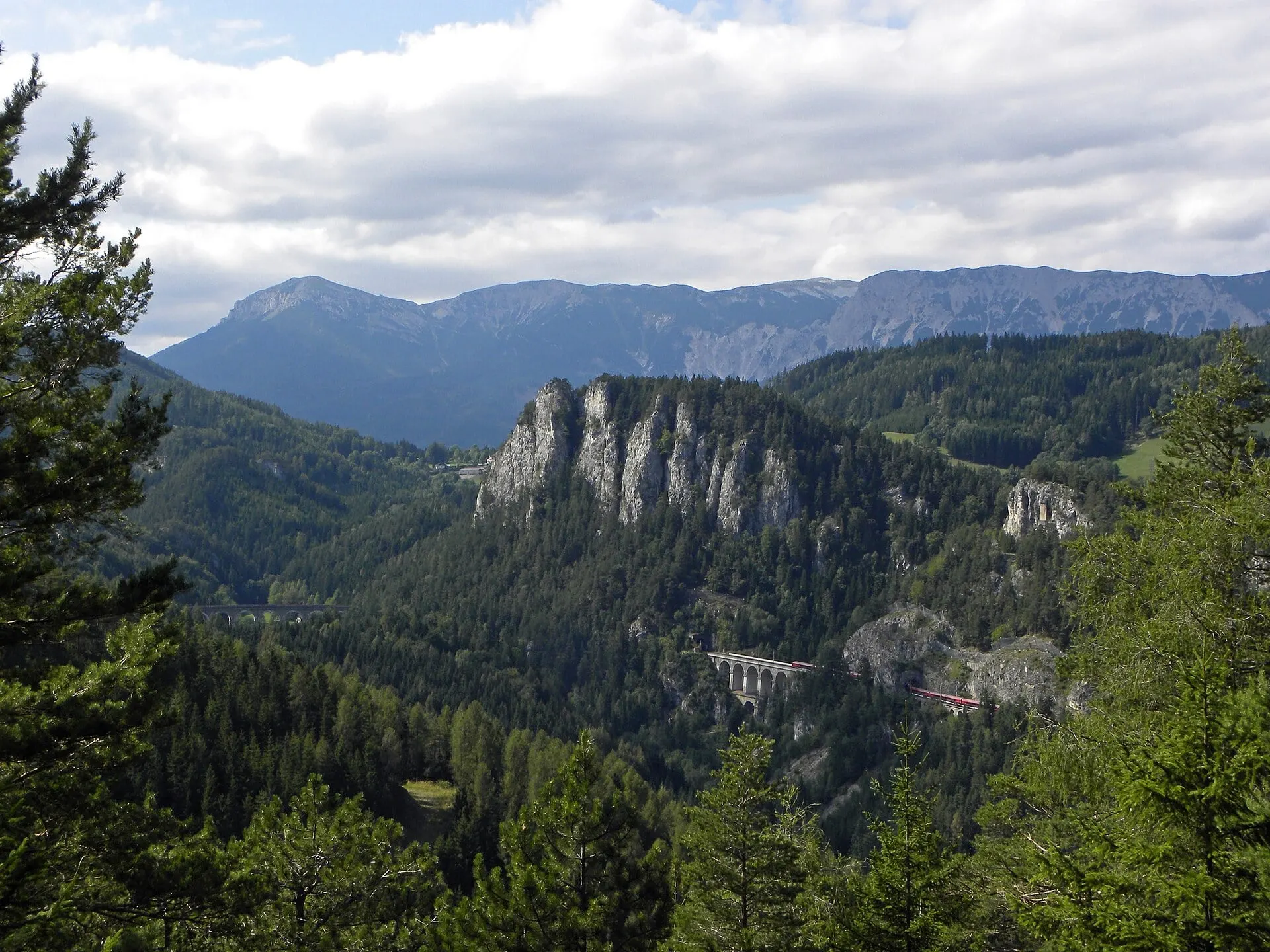 The Kalte Rinne and Krausel Klause viaducts below the Polleroswand near Breitenstein, with the Rax beyond