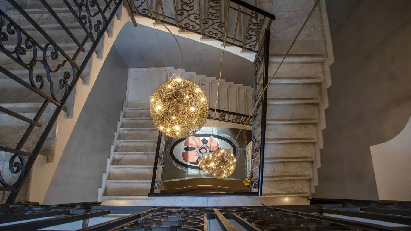 Hotel San Anselmo: The stairwell, from above