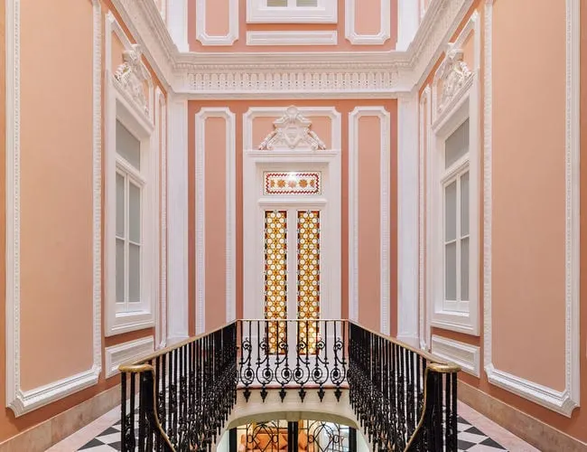 Palácio Príncipe Real: The staircase atrium