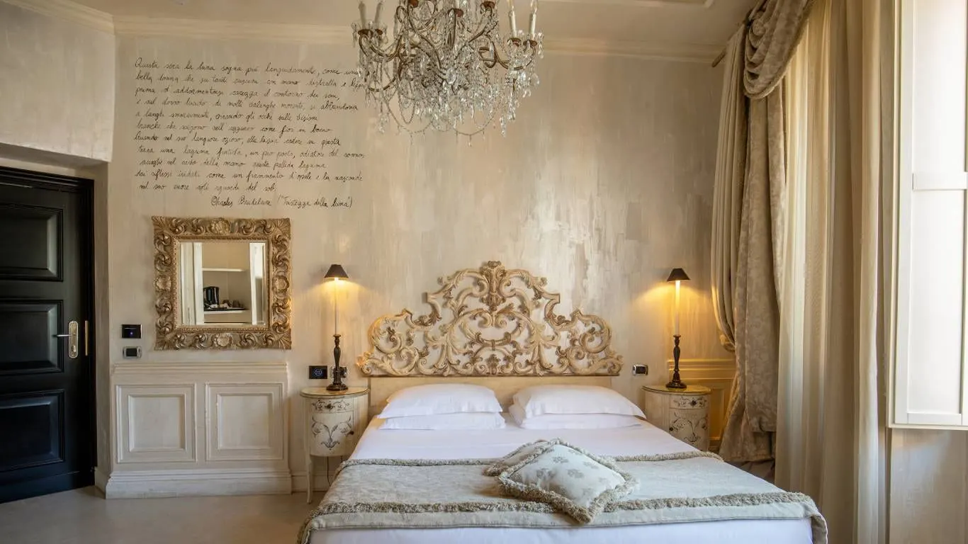 Hotel San Anselmo: A room papered in handwriting
