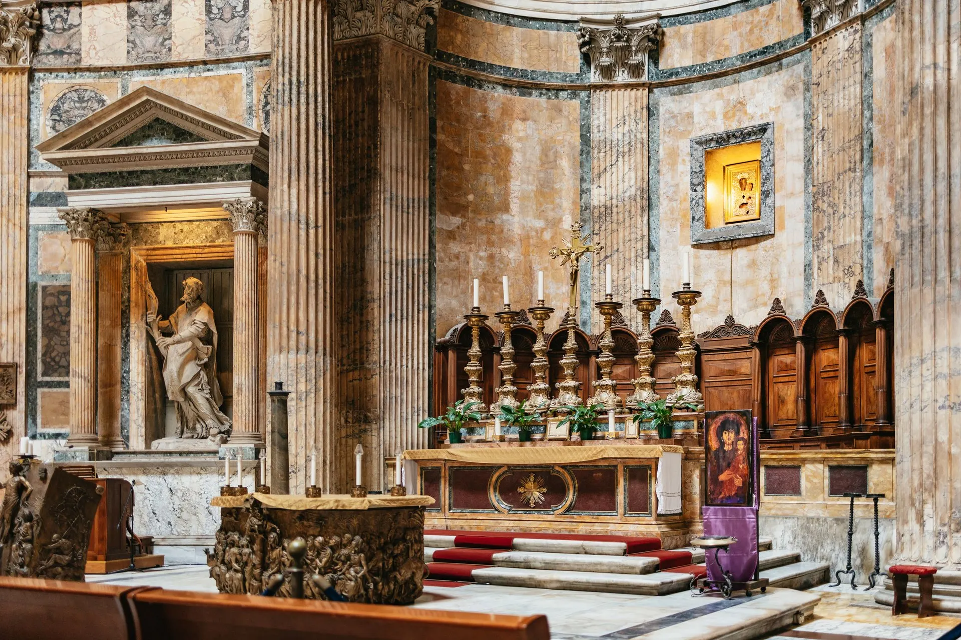 The high altar inside the Pantheon