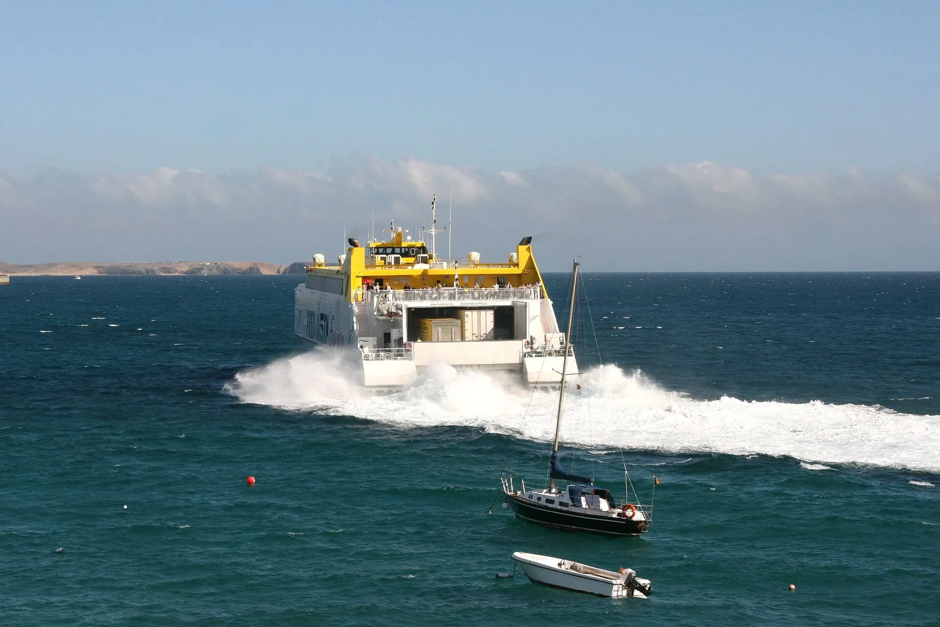 The Bocayna Express throwing up a white wake as it heads out to sea from Playa Blanca